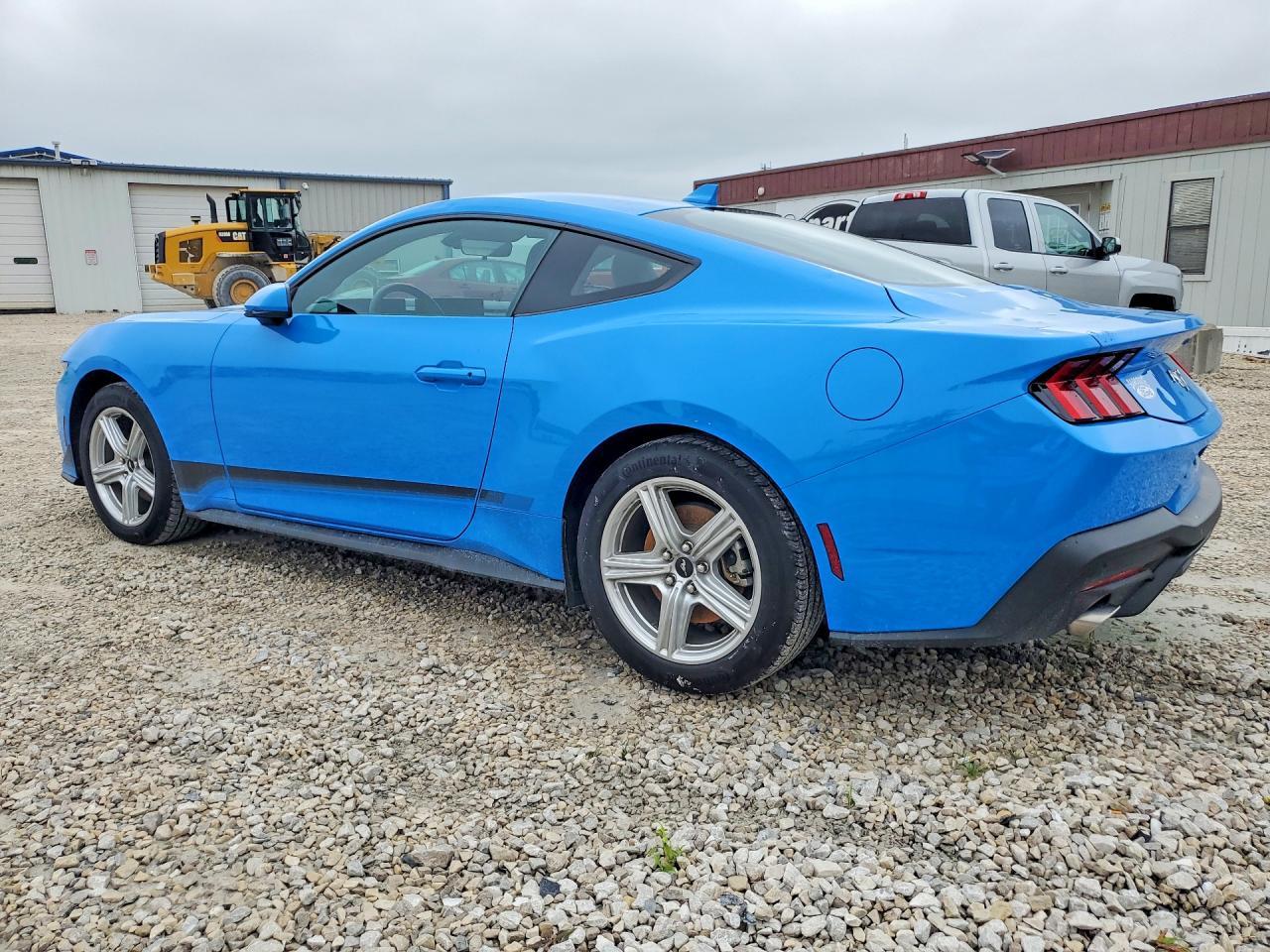 2025 Ford Mustang - Фото 2