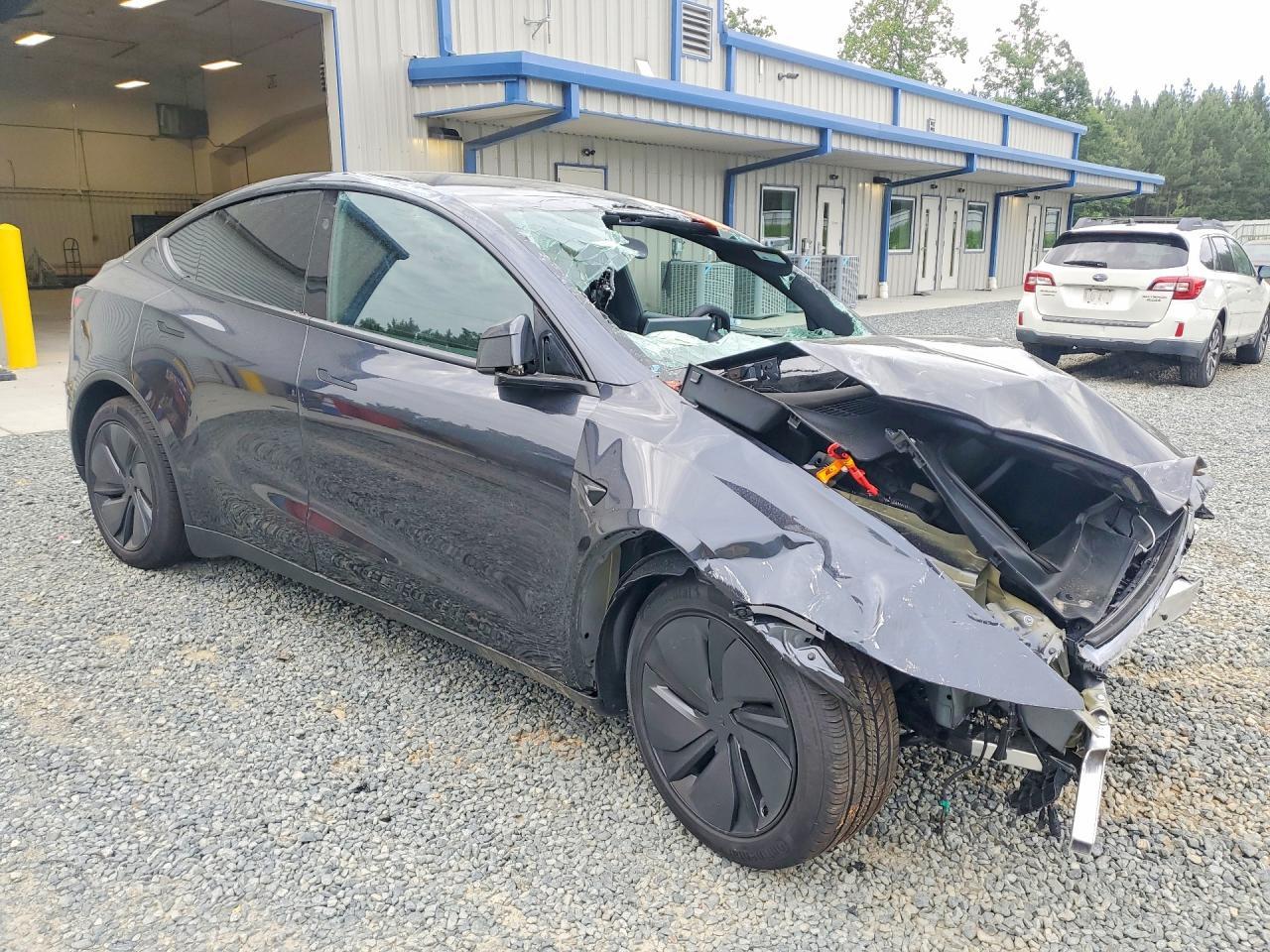 2026 Tesla Model Y - Фото 4