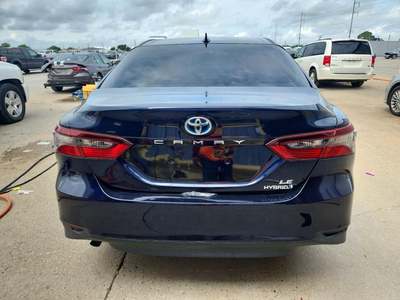 2021 Toyota Camry Le - Фото 6
