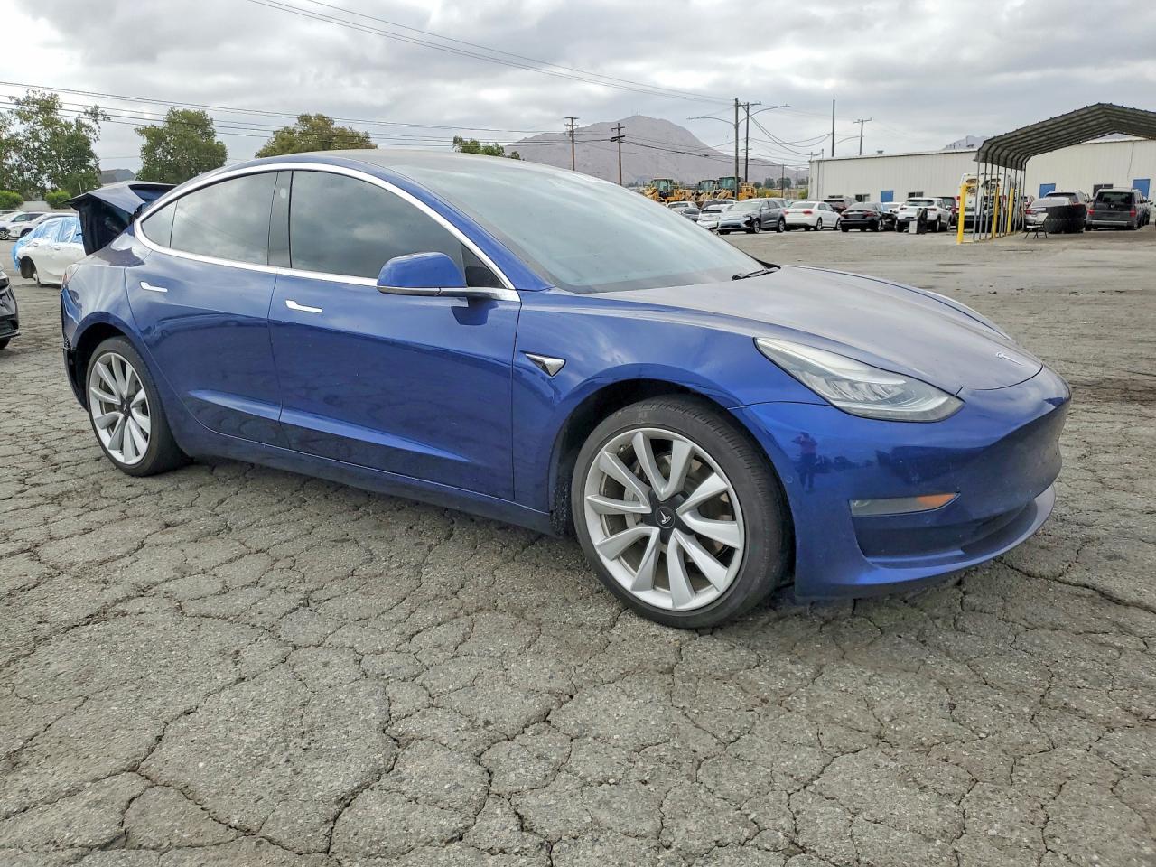 2020 Tesla Model 3 - Фото 4