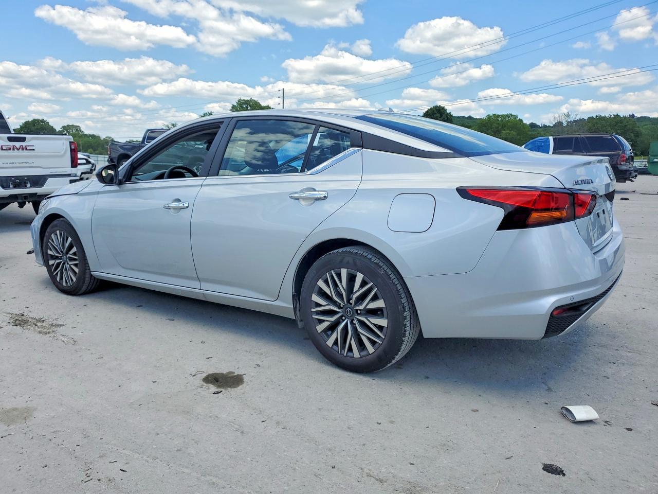 2025 Nissan Altima Sv - Image 2
