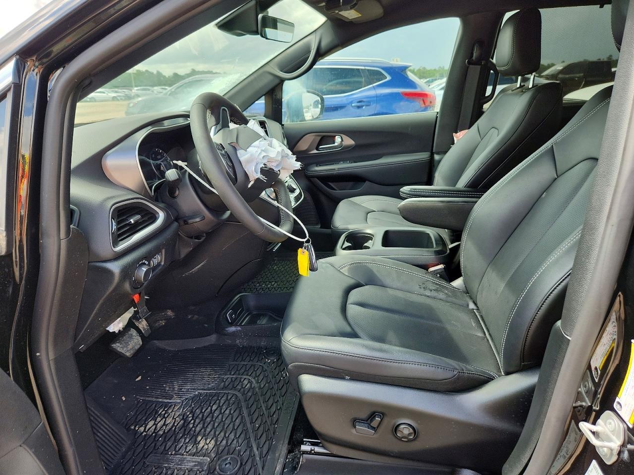 2026 Chrysler Voyager Lx - Image 7