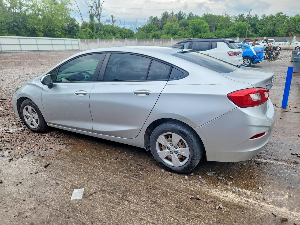 2018 Chevrolet Cruze Ls - Фото 2