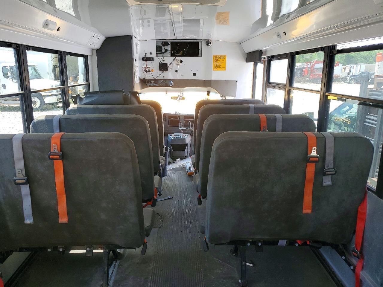 2012 Chevrolet Express G4 - School Bus - Image 5