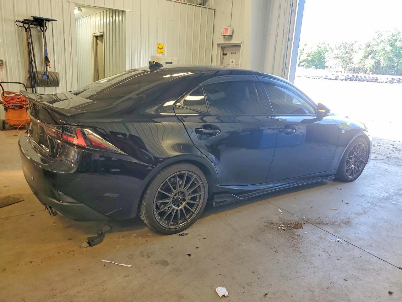 2017 Lexus Is 350 - Фото 3