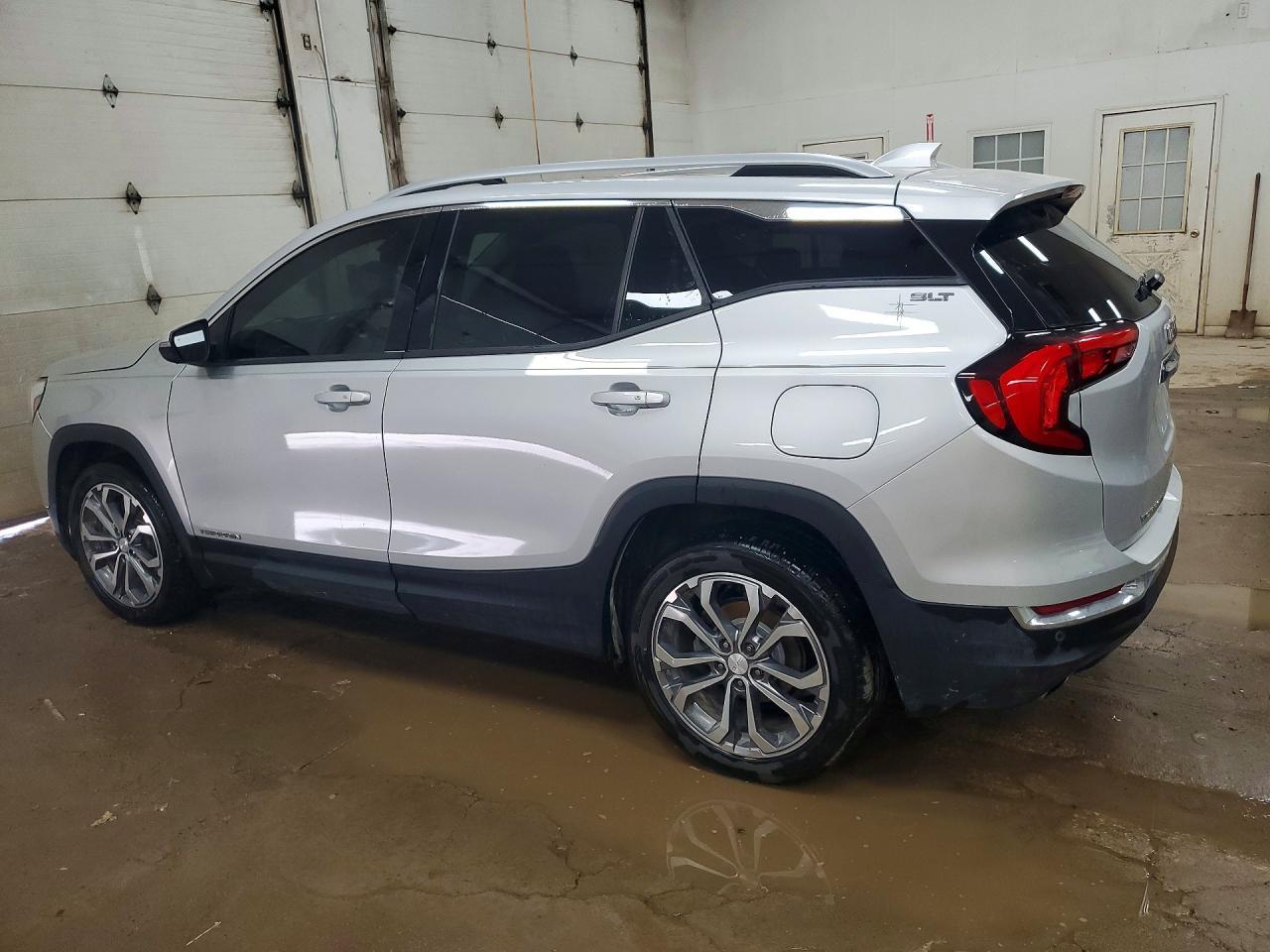 2019 GMC Terrain Slt - Image 2