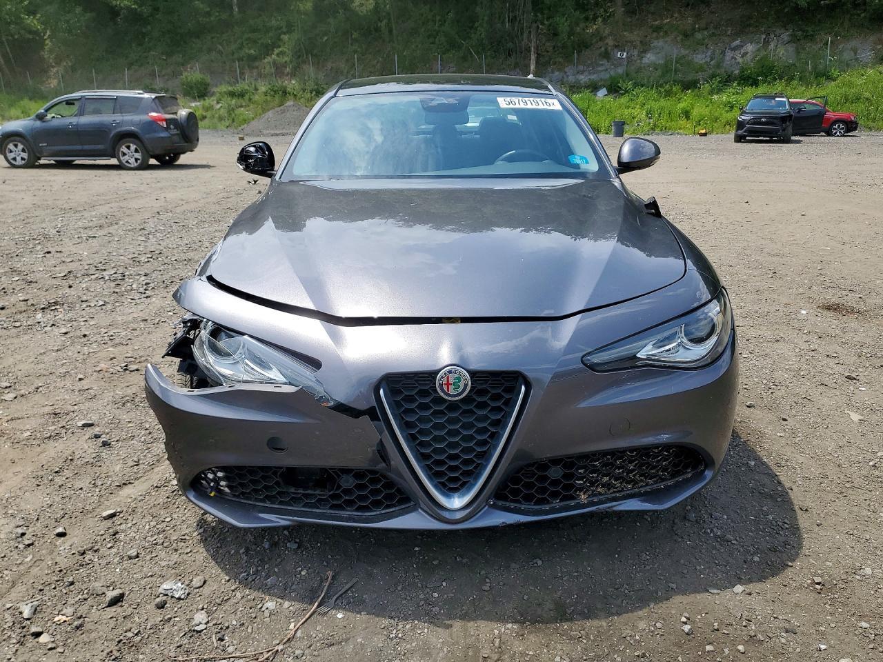 2020 Alfa Romeo Giulia Ti - Фото 5