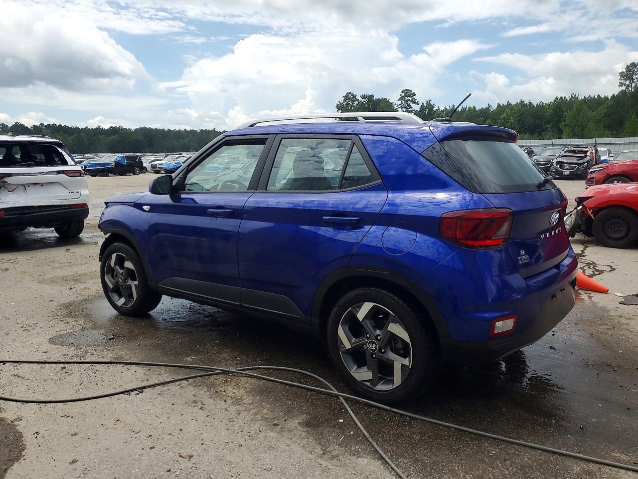 2023 Hyundai Venue Sel - Image 2