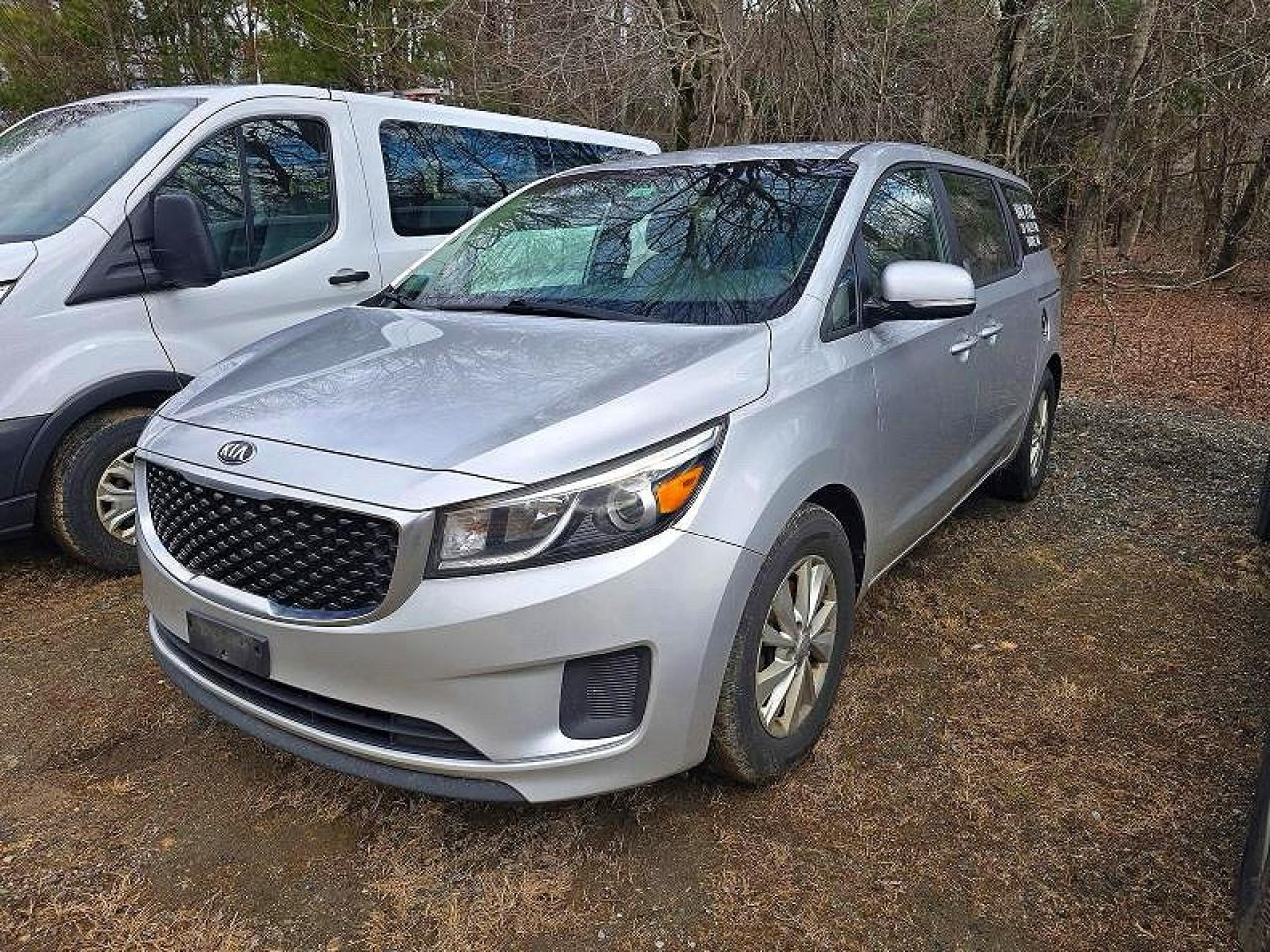 2018 Kia Sedona L - Image 2