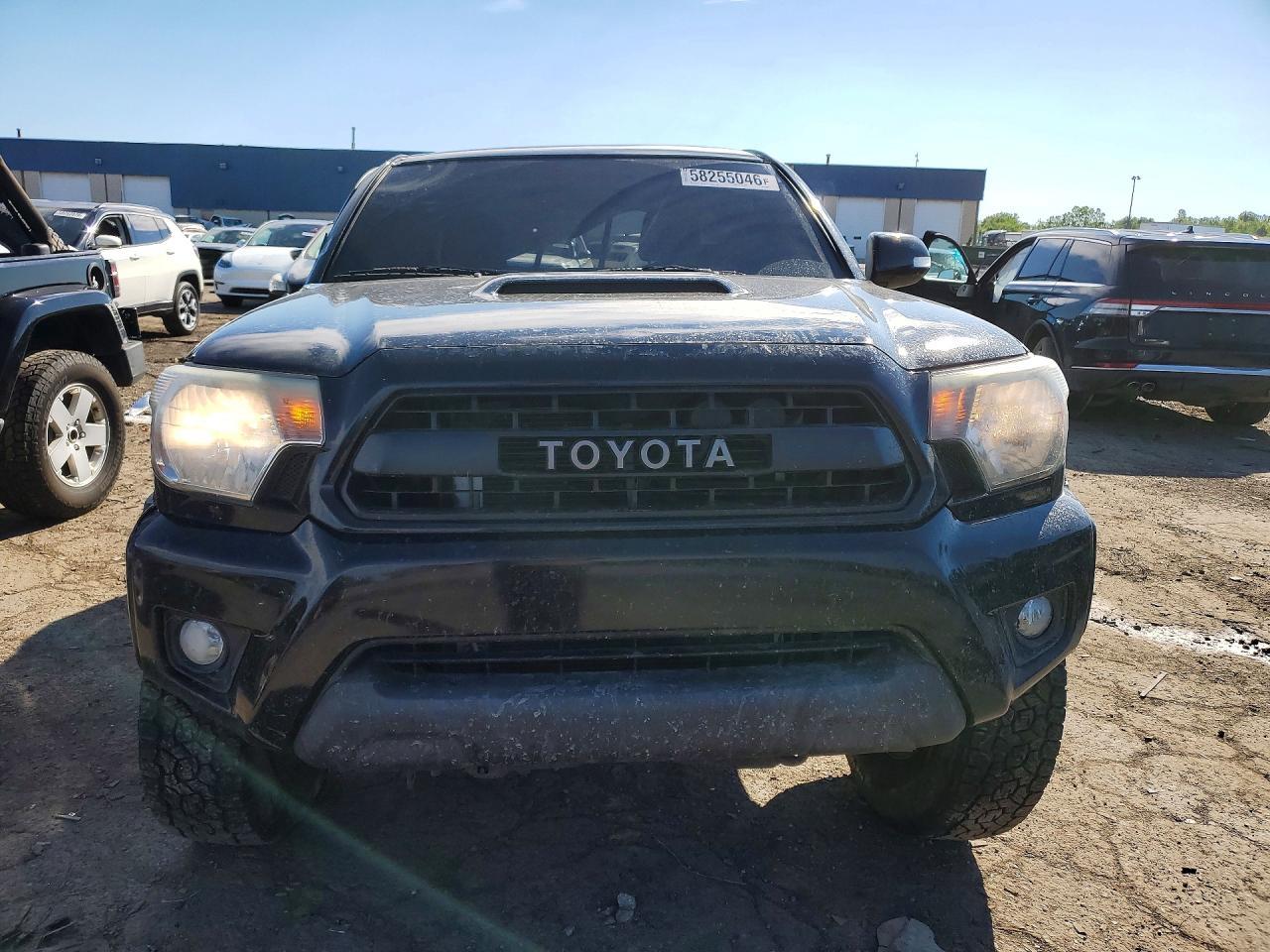 2015 Toyota Tacoma V6 - Image 5