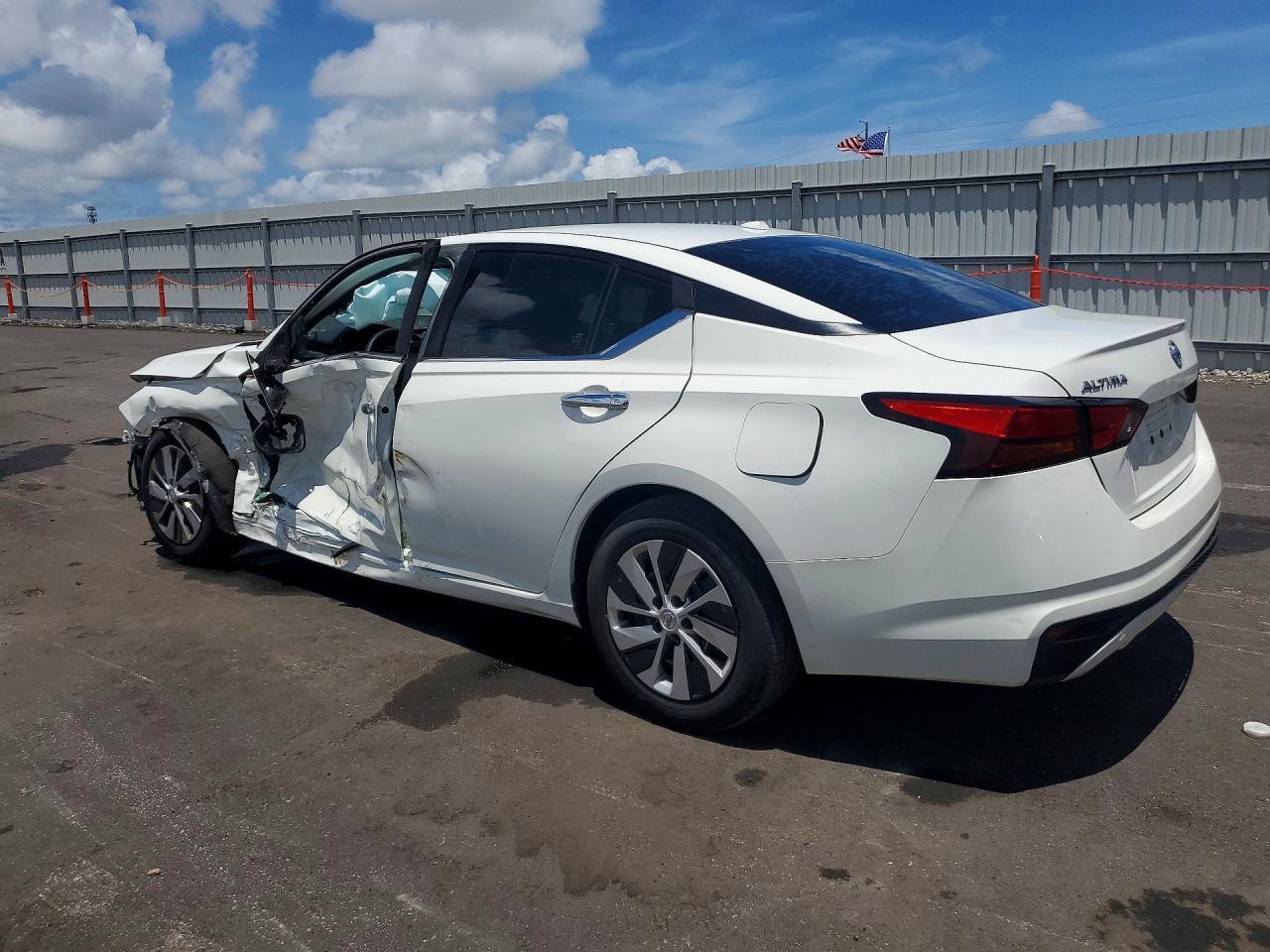 2020 Nissan Altima S - Image 2