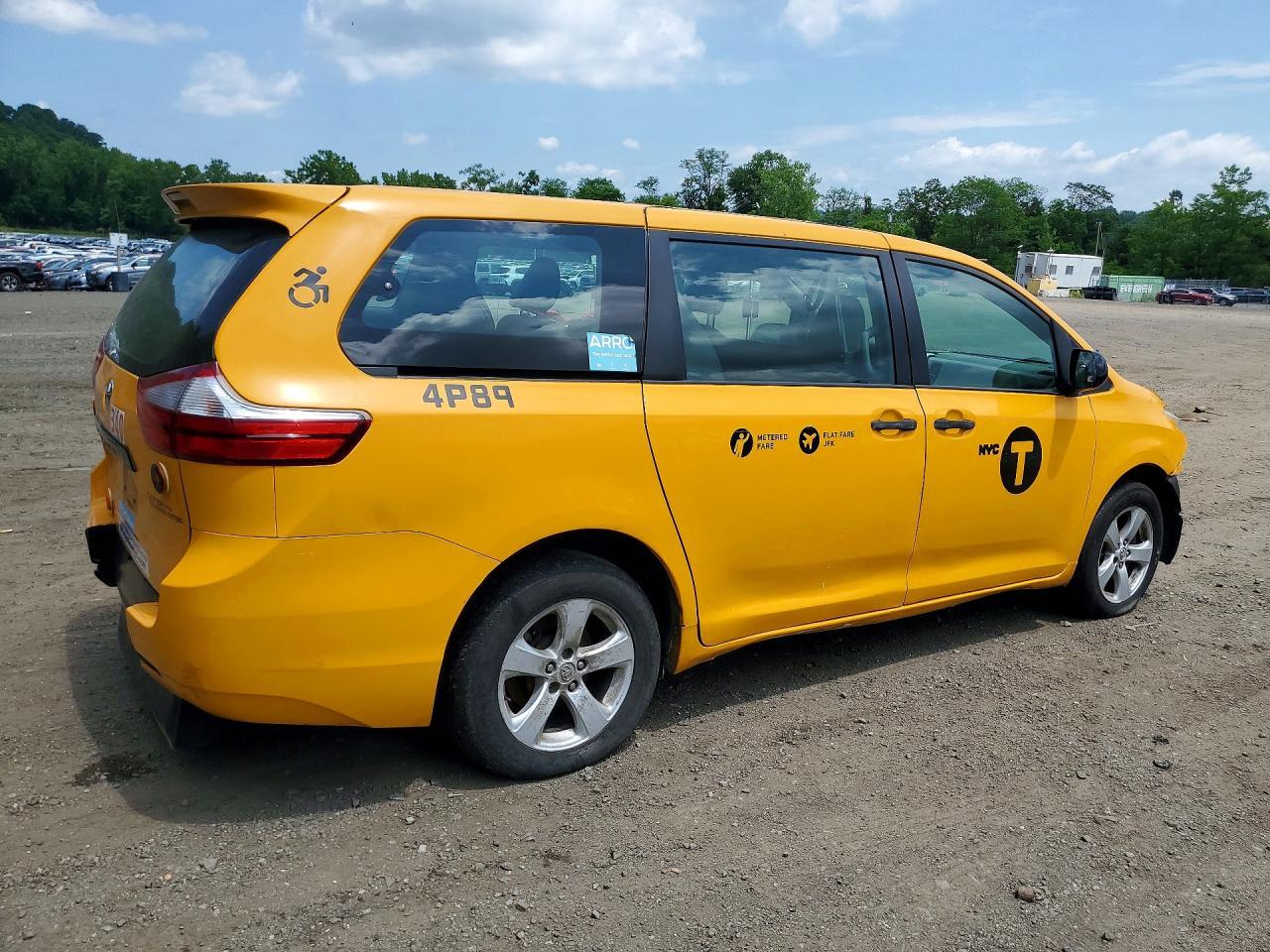 2017 Toyota Sienna L 7-Passenger - Image 3
