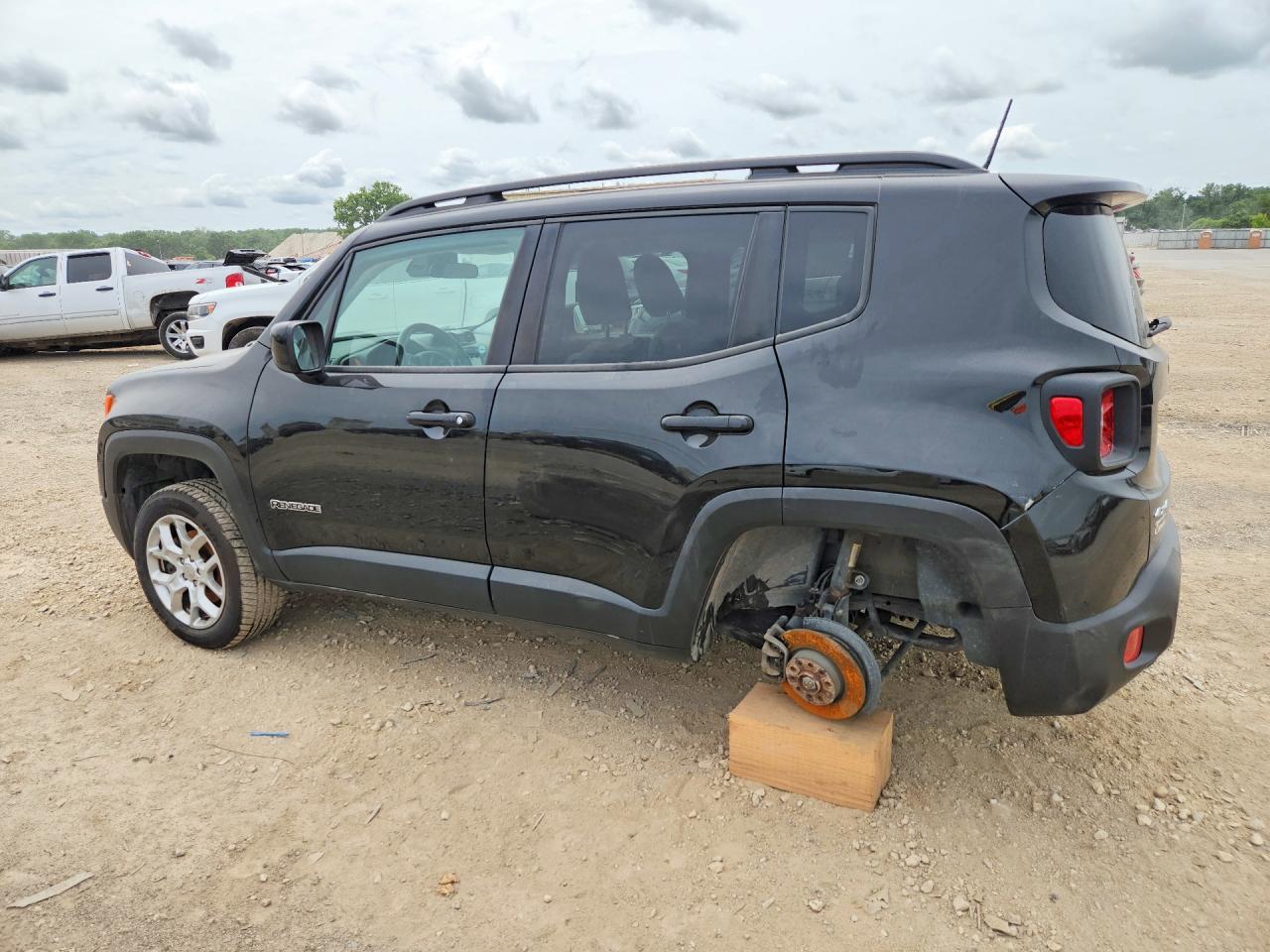 2016 Jeep Renegade Latitude - Image 2