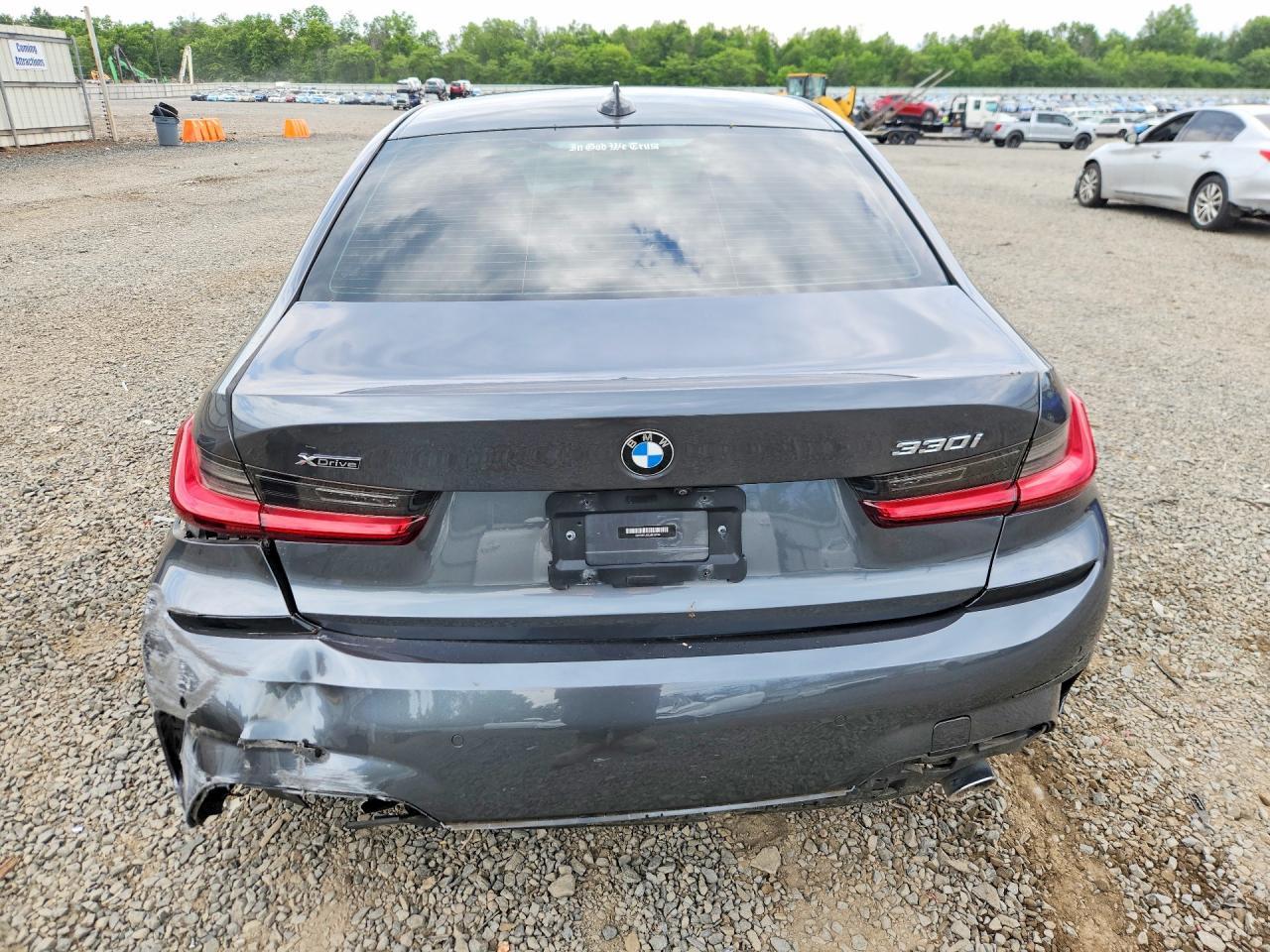 2020 BMW 330Xi - Фото 6