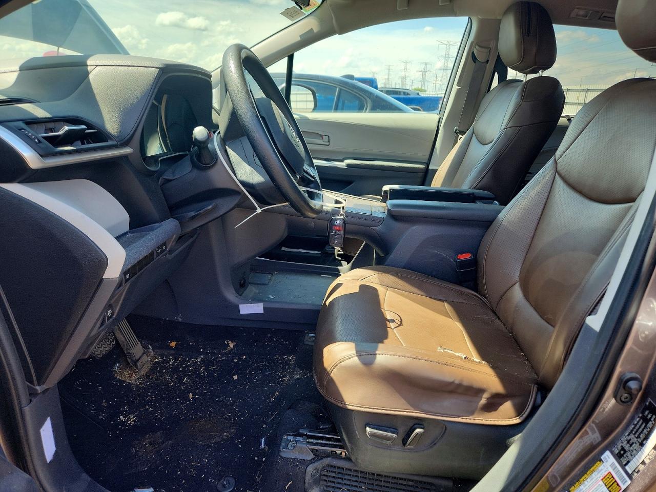 2024 Toyota Sienna Le - Фото 7