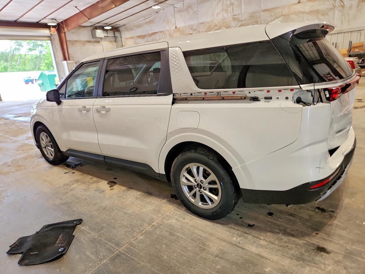 2023 Kia Carnival Lx - Фото 2