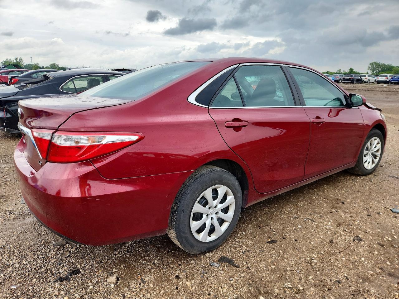 2016 Toyota Camry Le - Image 3