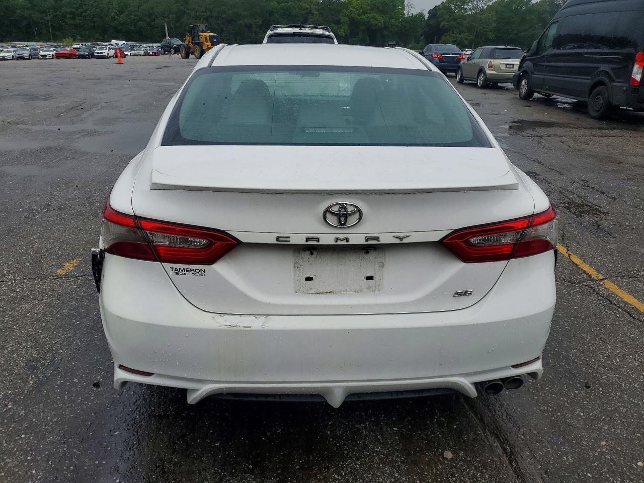 2018 Toyota Camry Se - Image 6