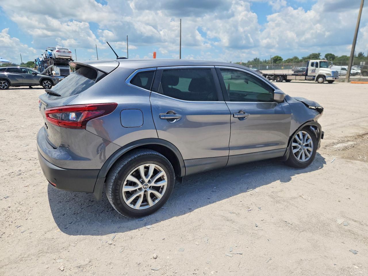 2020 Nissan Rogue Sport S - Фото 3