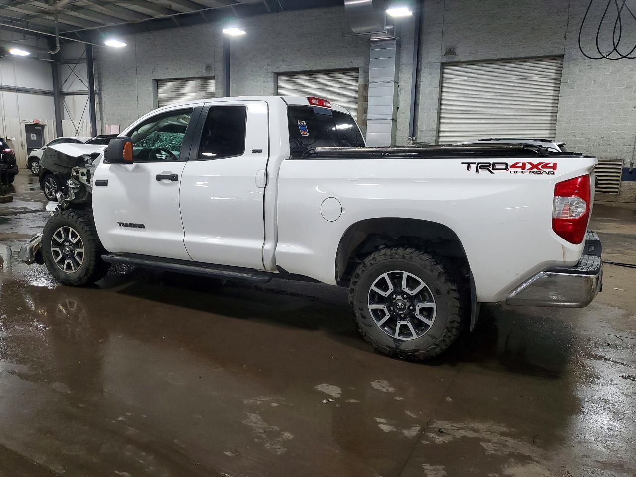 2018 Toyota Tundra Sr5 - Image 2