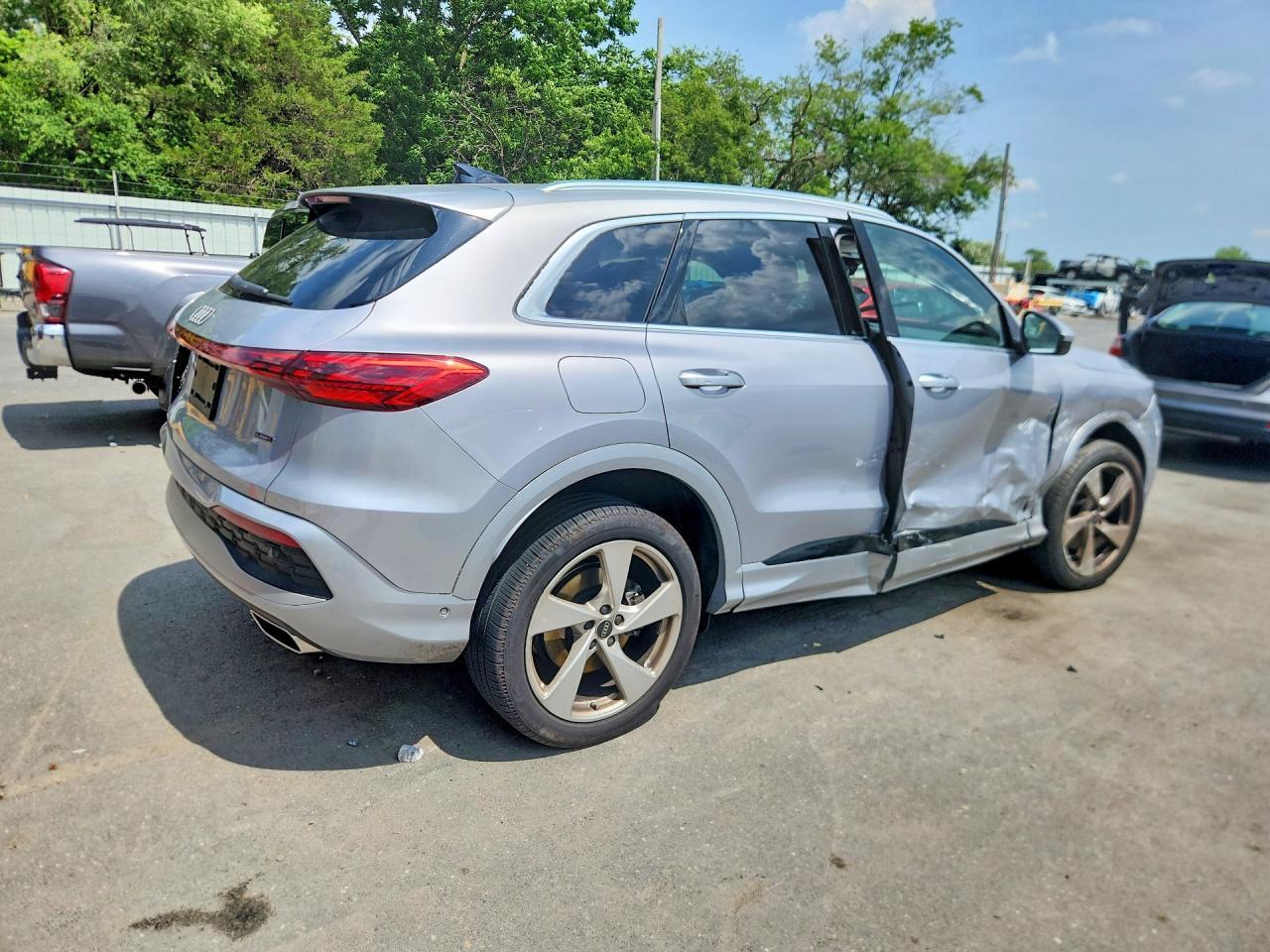 2025 Audi Q5 Premium Plus - Фото 3