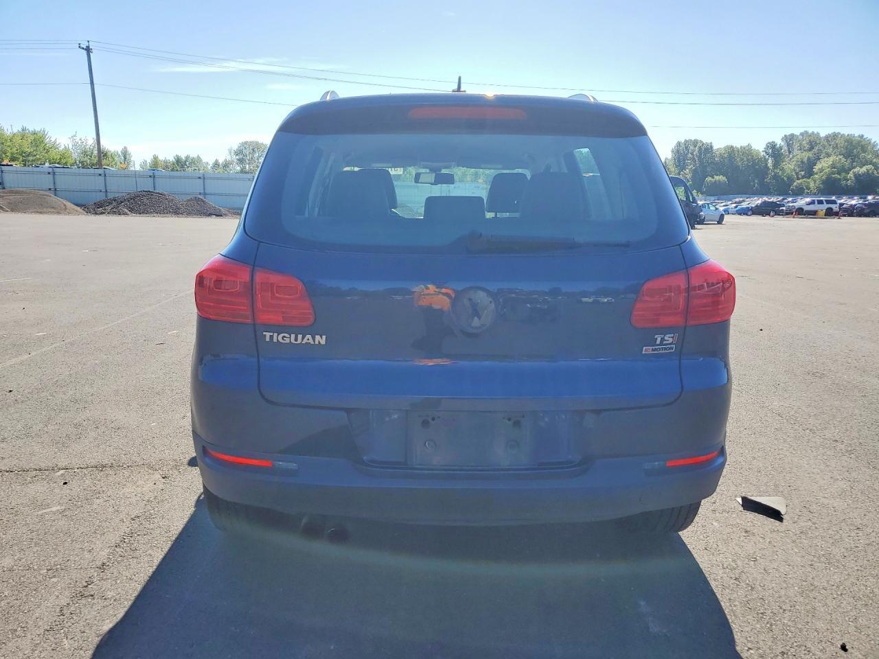 2016 Volkswagen Tiguan S - Image 6