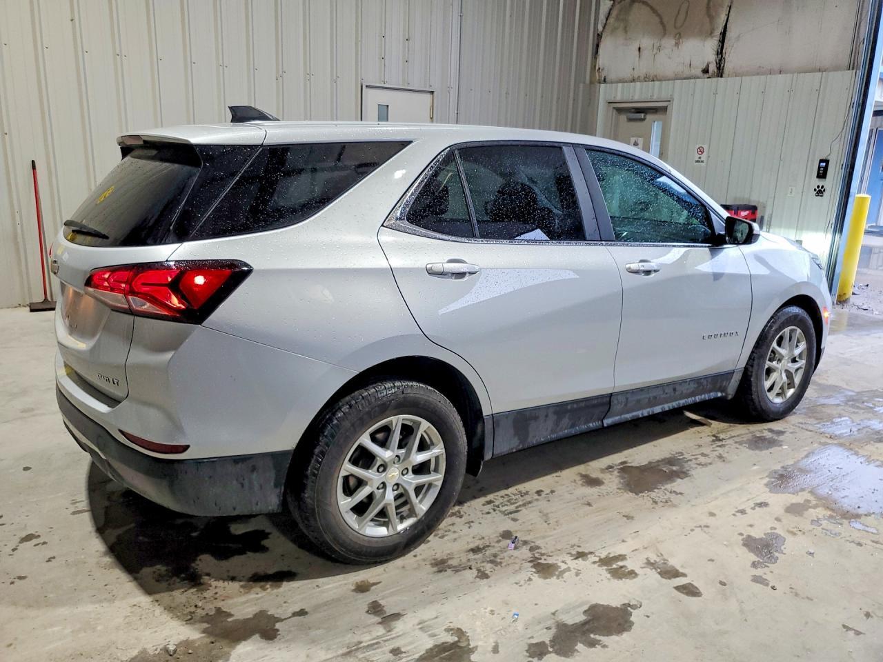 2022 Chevrolet Equinox Lt - Image 3