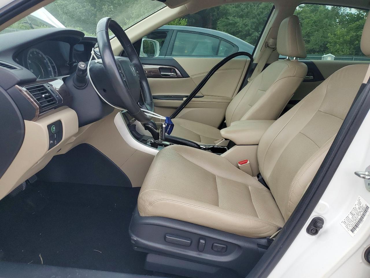 2016 Honda Accord Touring - Image 7