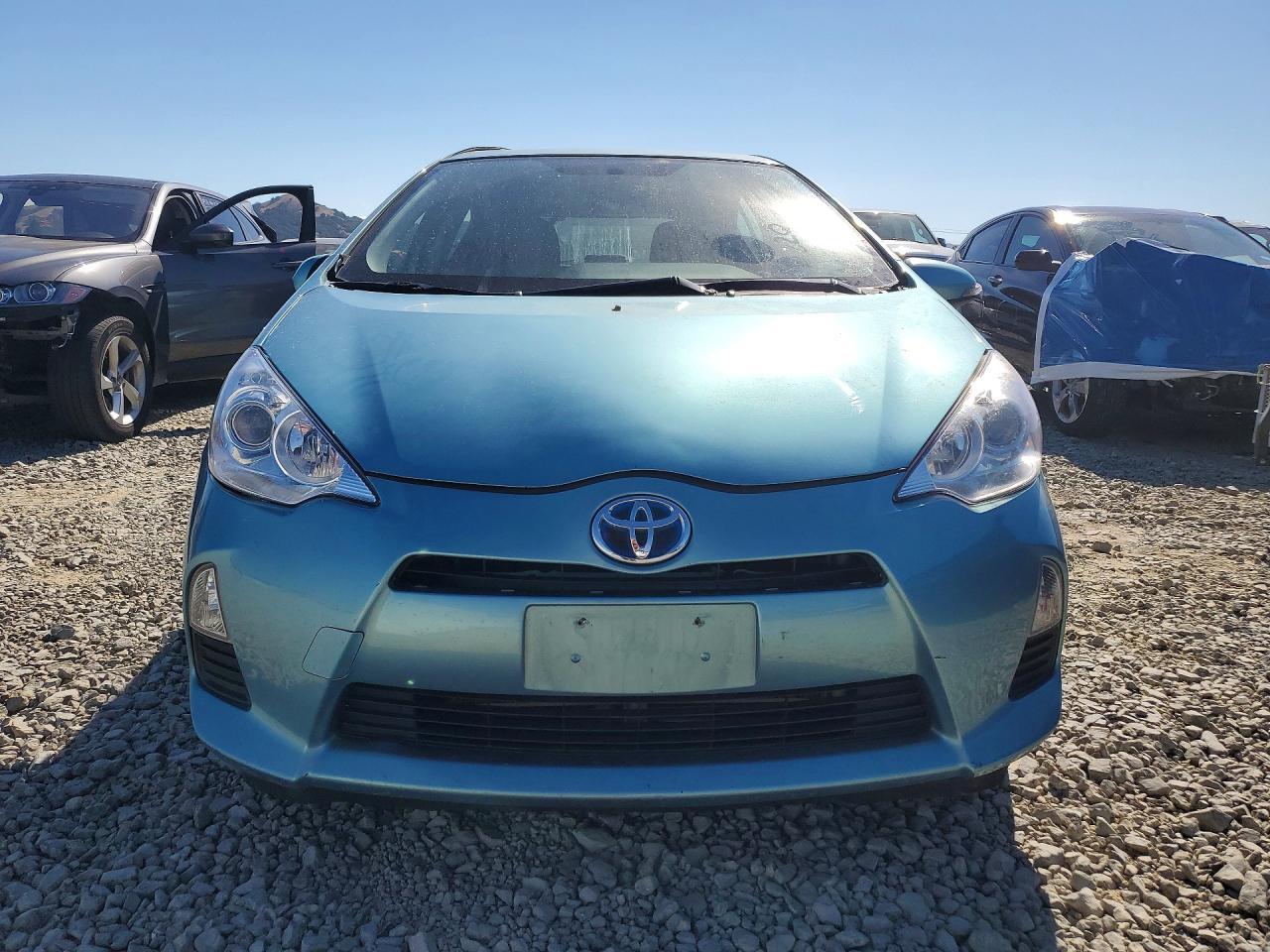 2013 Toyota Prius C One - Image 5