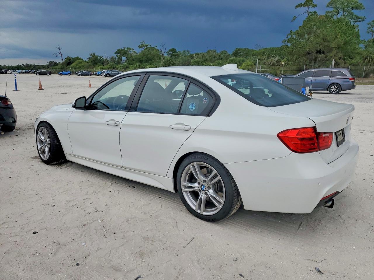 2013 BMW 335 I - Фото 2
