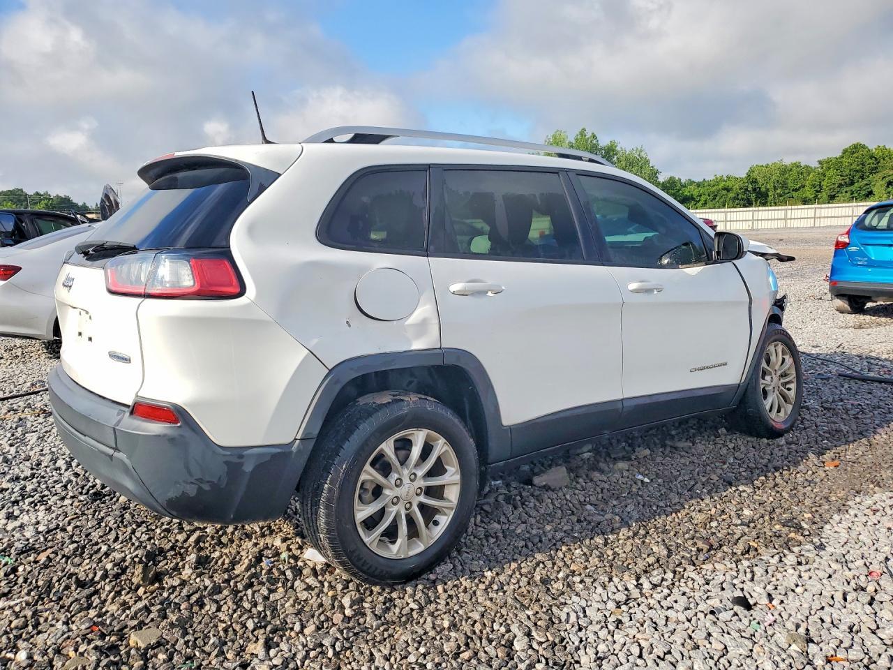2020 Jeep Cherokee Latitude - Image 3