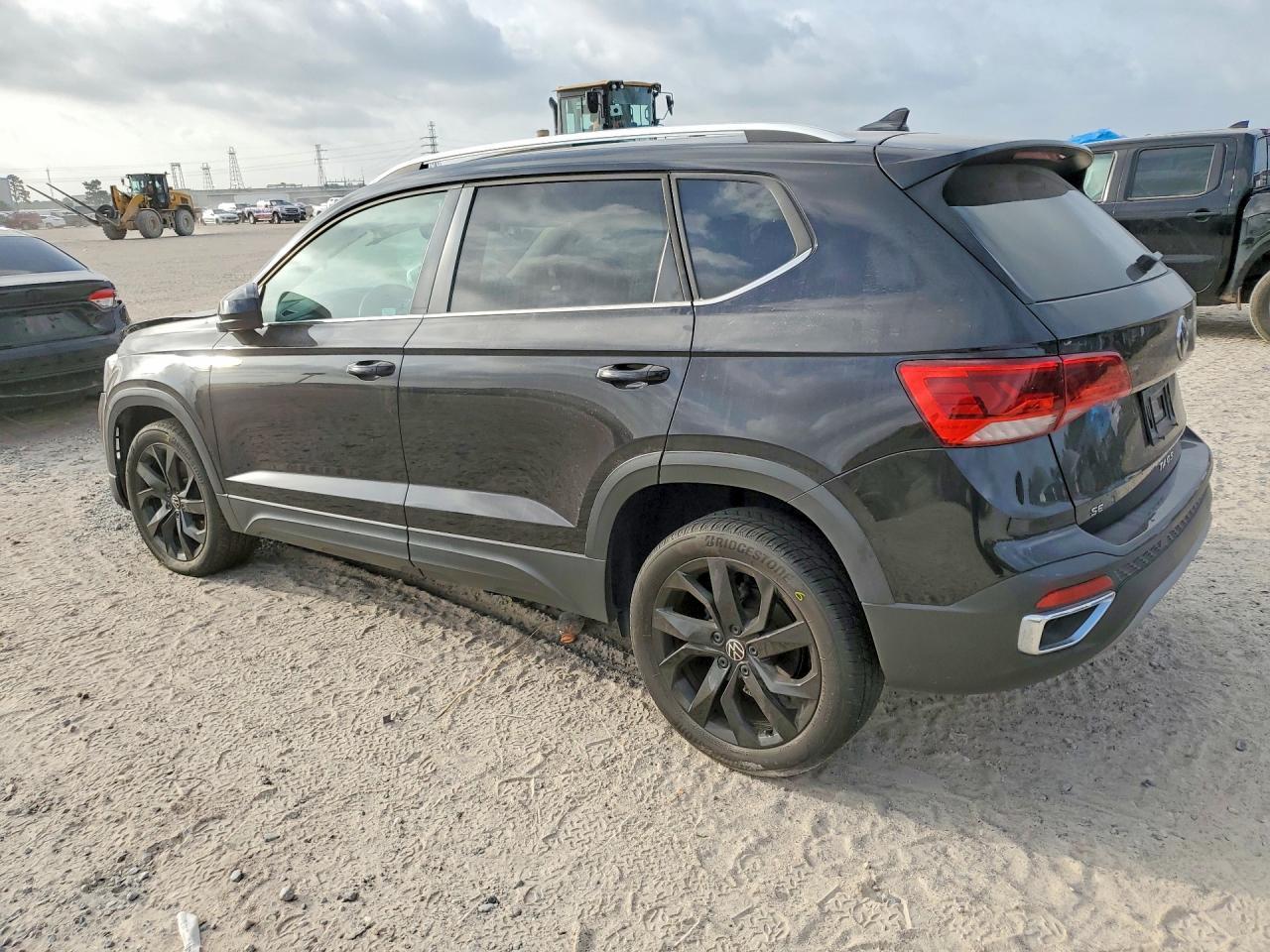 2023 Volkswagen Taos Se - Фото 2