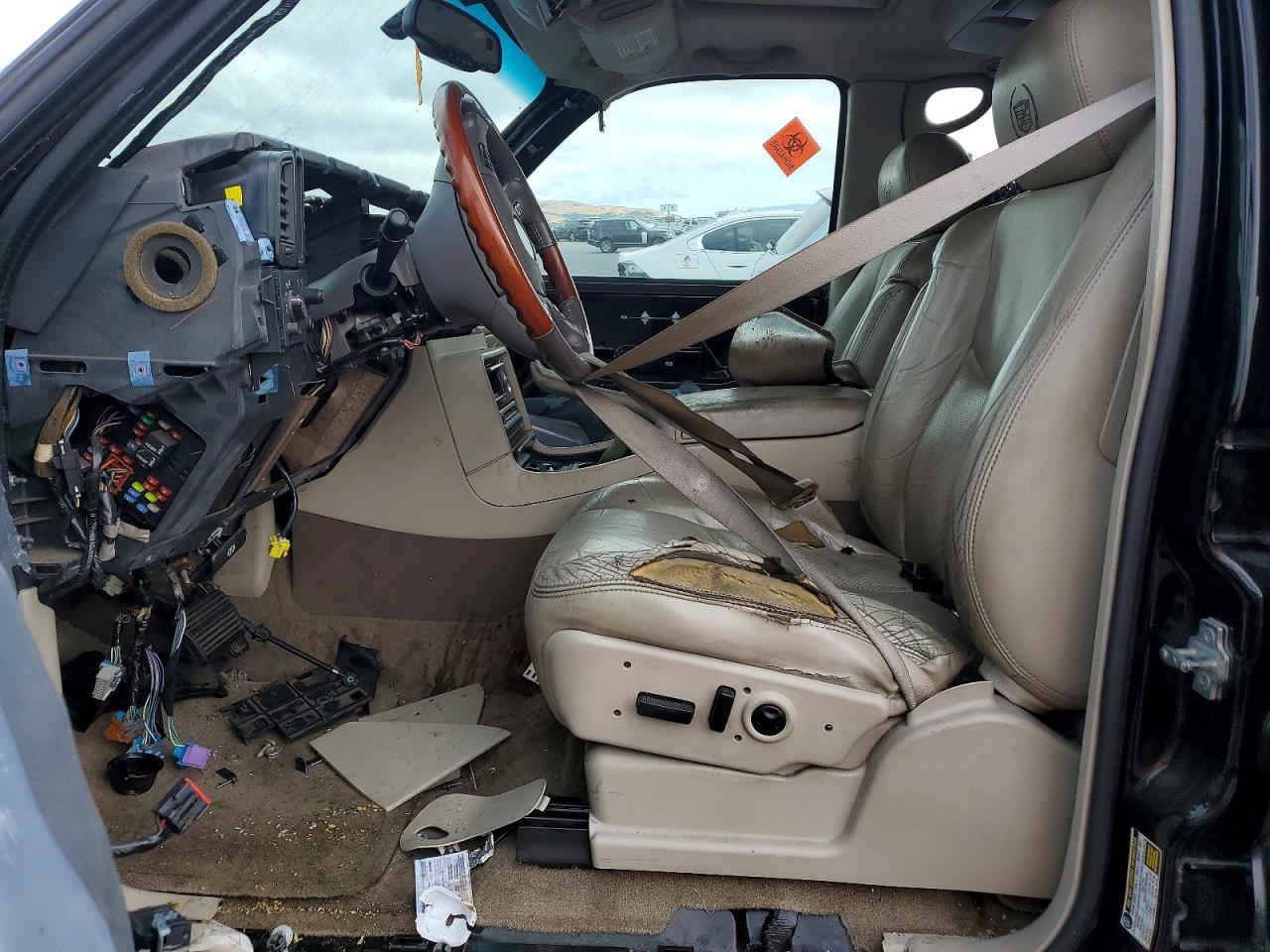 2005 Cadillac Escalade Luxury - Image 7
