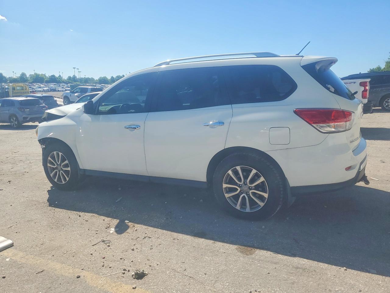 2016 Nissan Pathfinder S - Фото 2