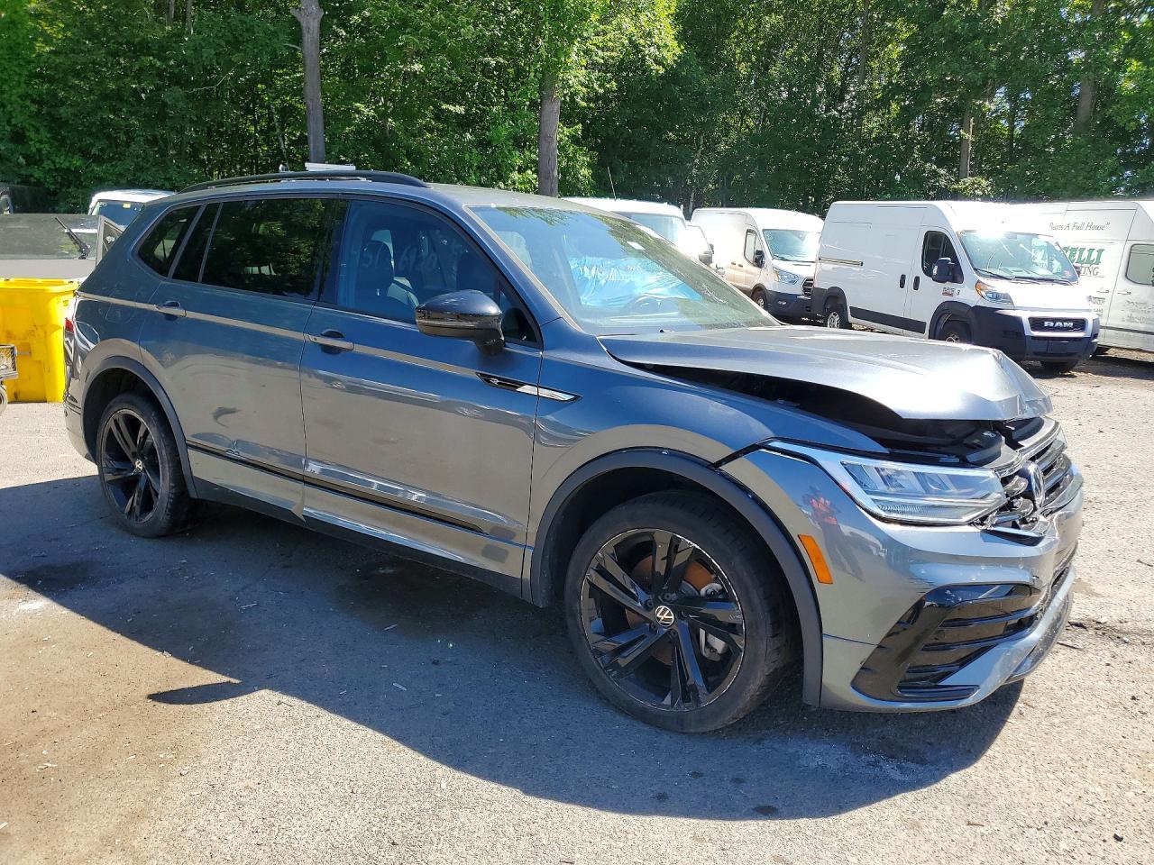 2023 Volkswagen Tiguan Se R-Line Black - Image 4