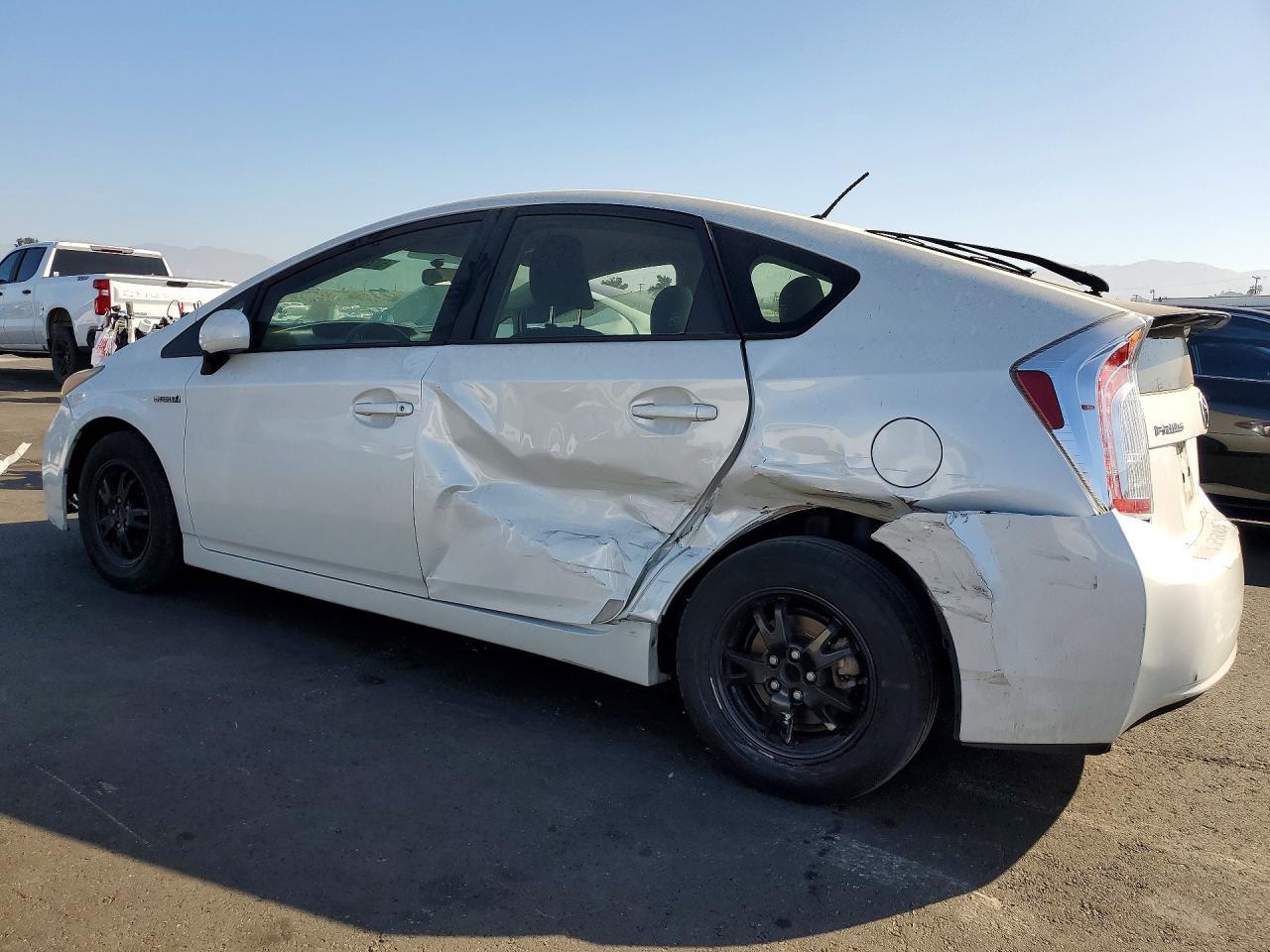 2013 Toyota Prius Two - Фото 2