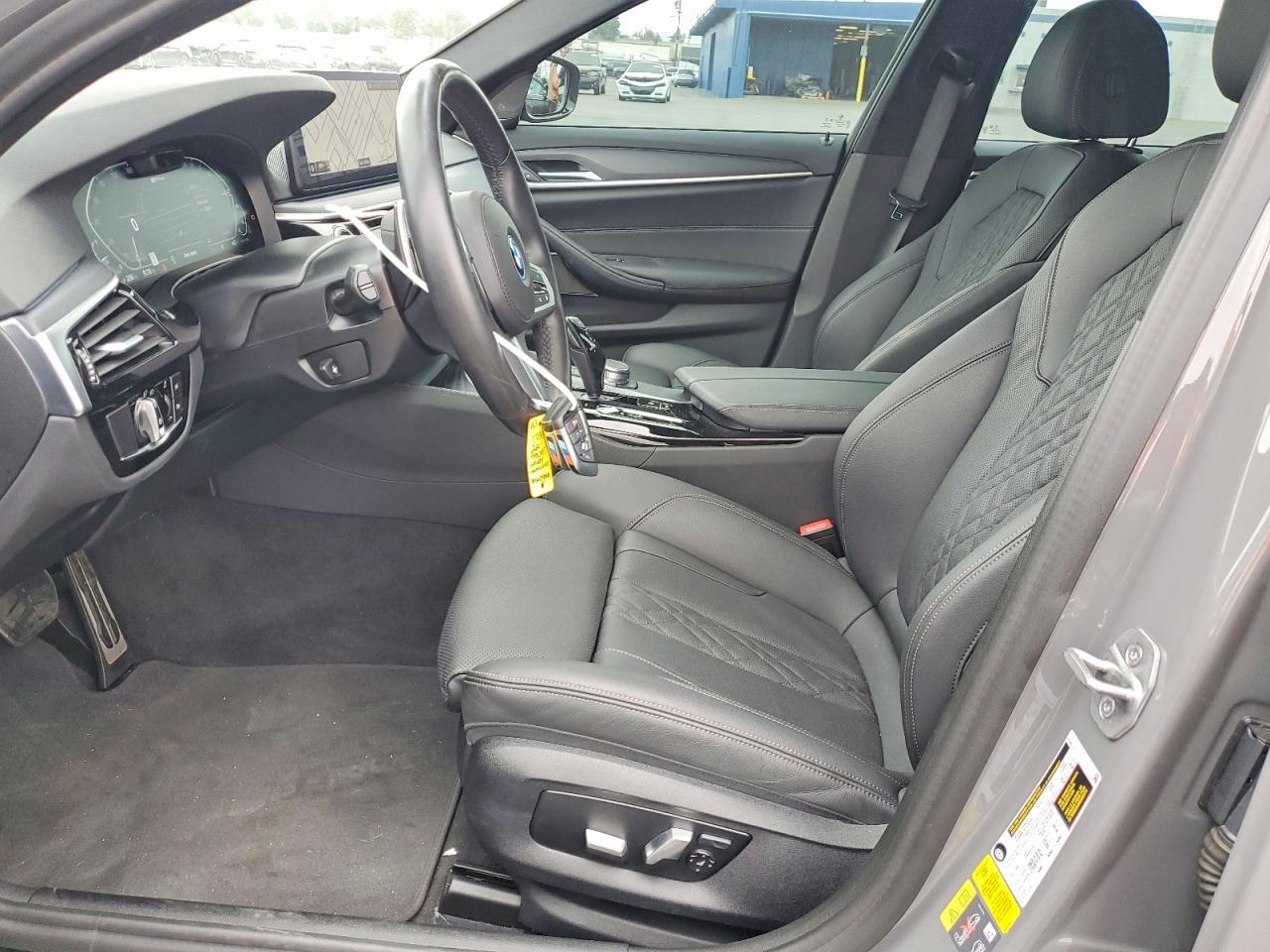 2022 BMW 530E - Image 7
