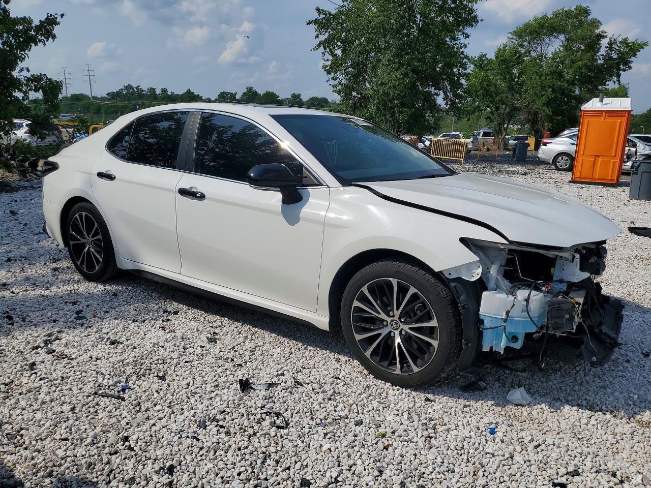 2020 Toyota Camry Se - Image 4