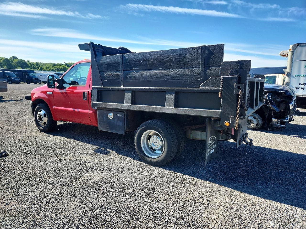 2006 Ford F350 Super Duty Dump Truck - Фото 2