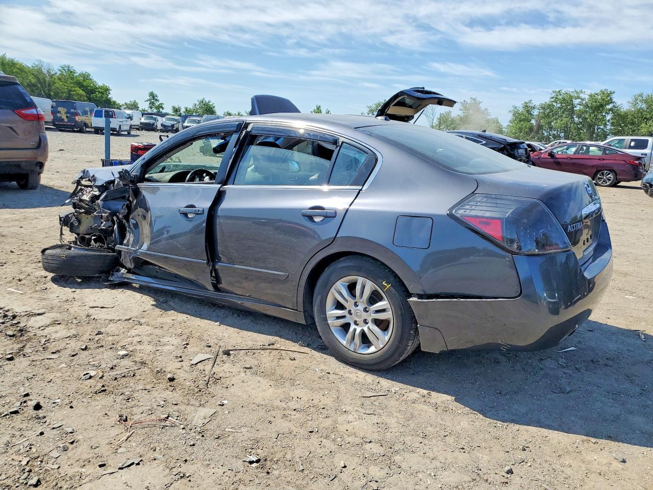 2010 Nissan Altima 2.5 - Фото 2