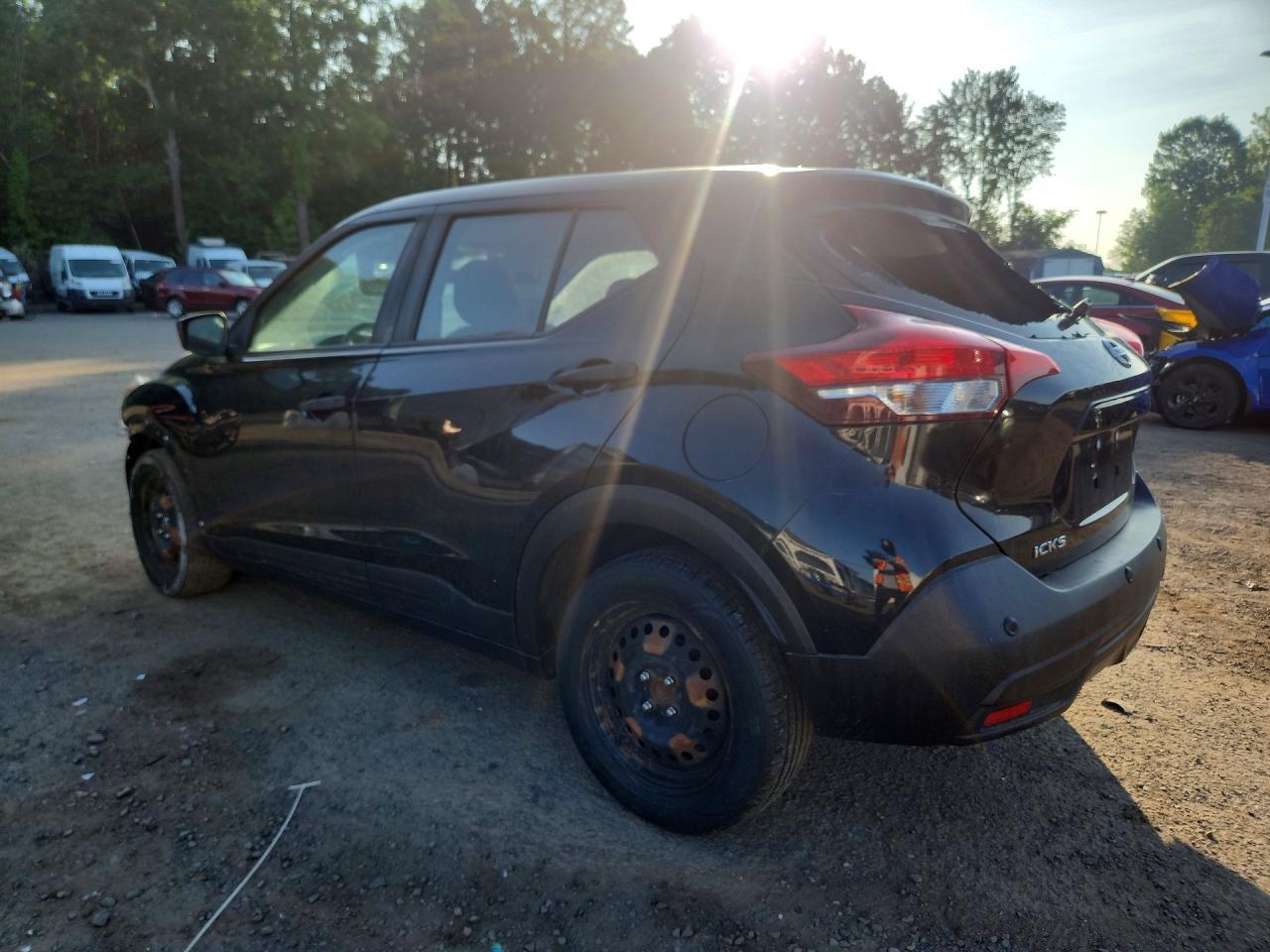 2020 Nissan Kicks S - Фото 2