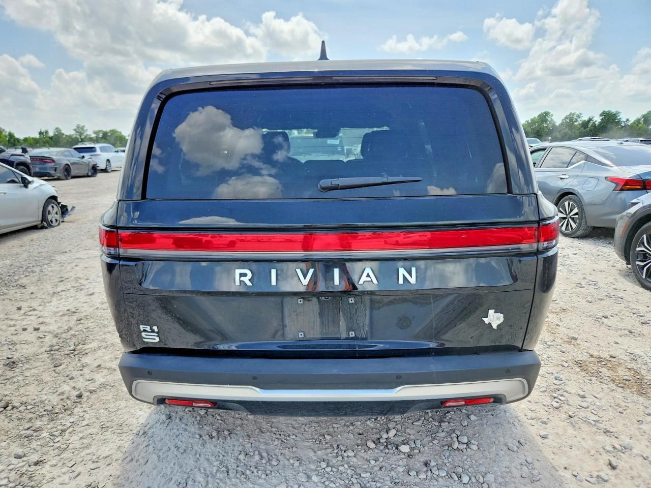 2024 Rivian R1S Adventure - Фото 6