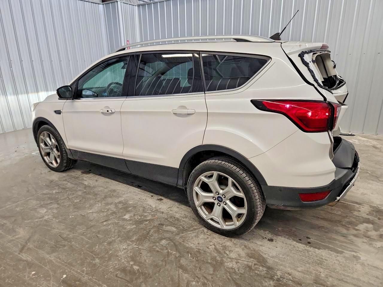 2019 Ford Escape Titanium - Фото 2