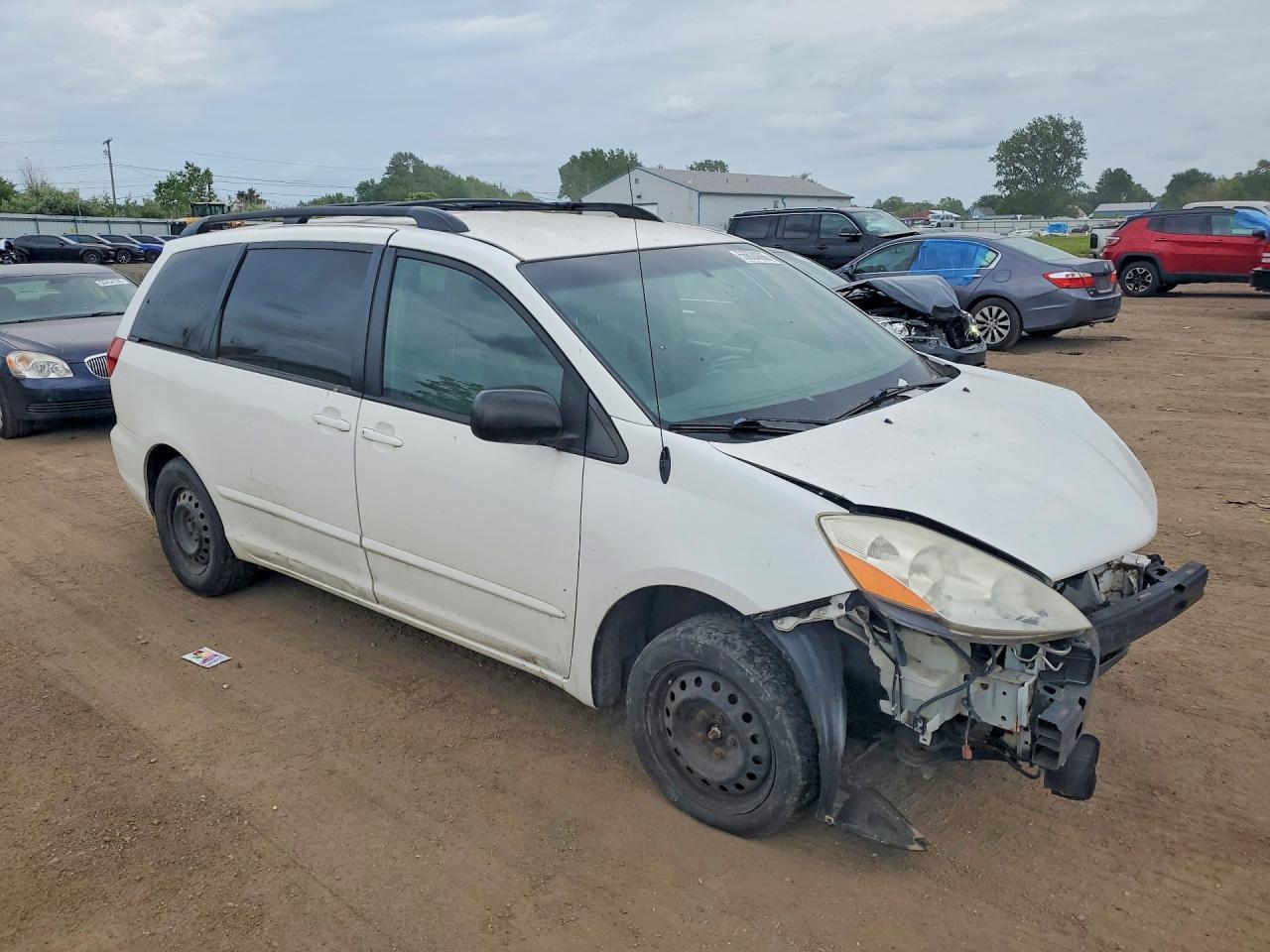 2010 Toyota Sienna Le 8-Passenger - Image 4