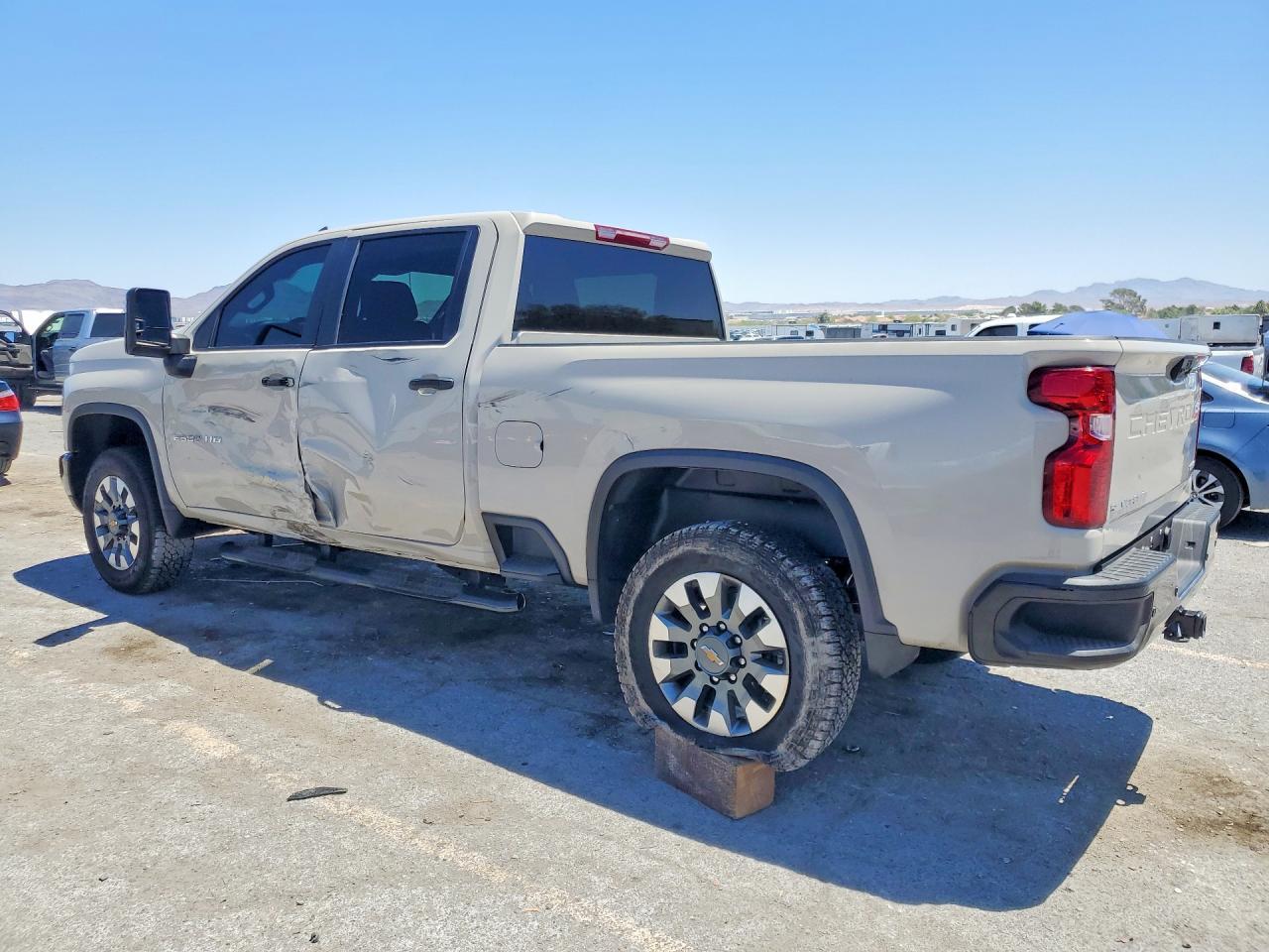 2026 Chevrolet Silverado K2500 Custom - Фото 2