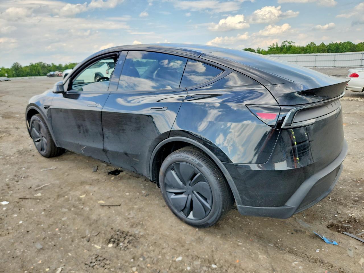 2026 Tesla Model Y - Фото 2