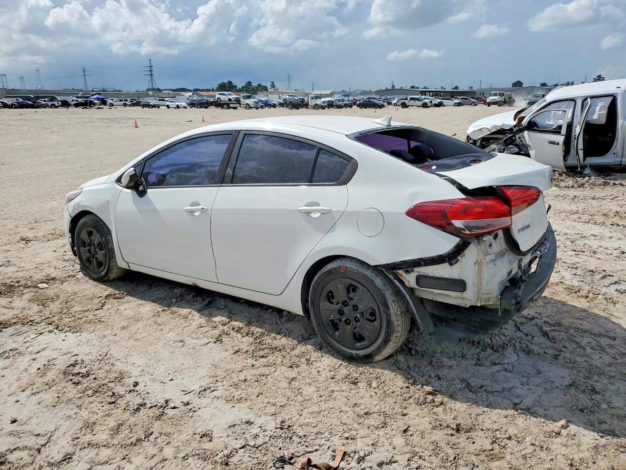 2018 Kia Forte - Image 2