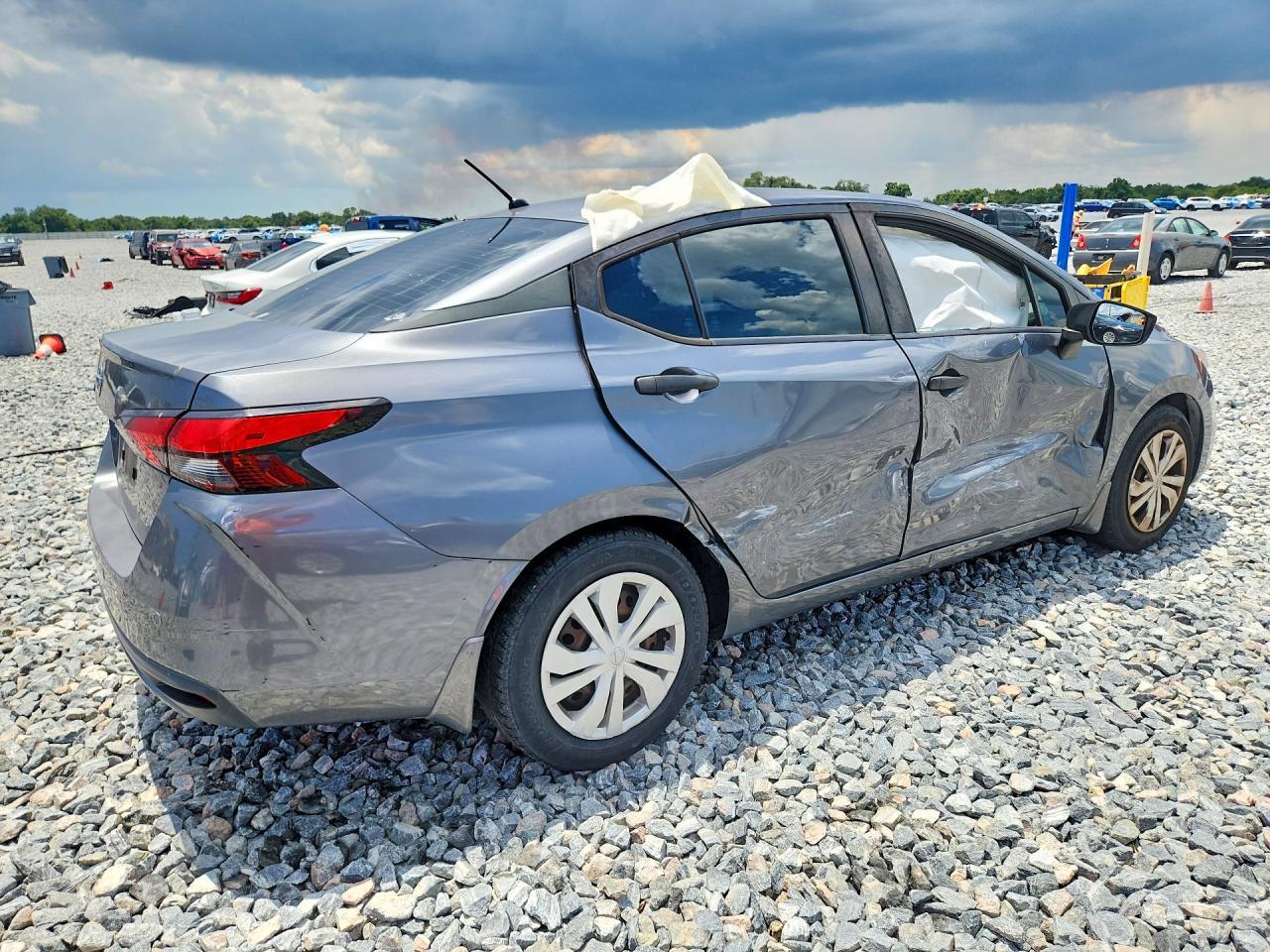 2020 Nissan Versa S - Фото 3