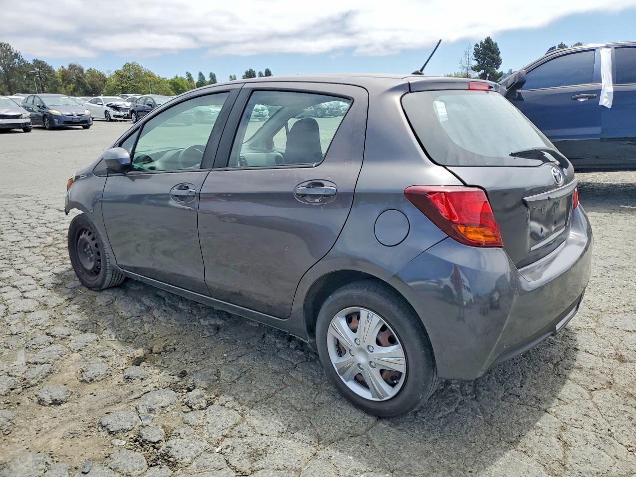 2015 Toyota Yaris 5-Door L - Image 2