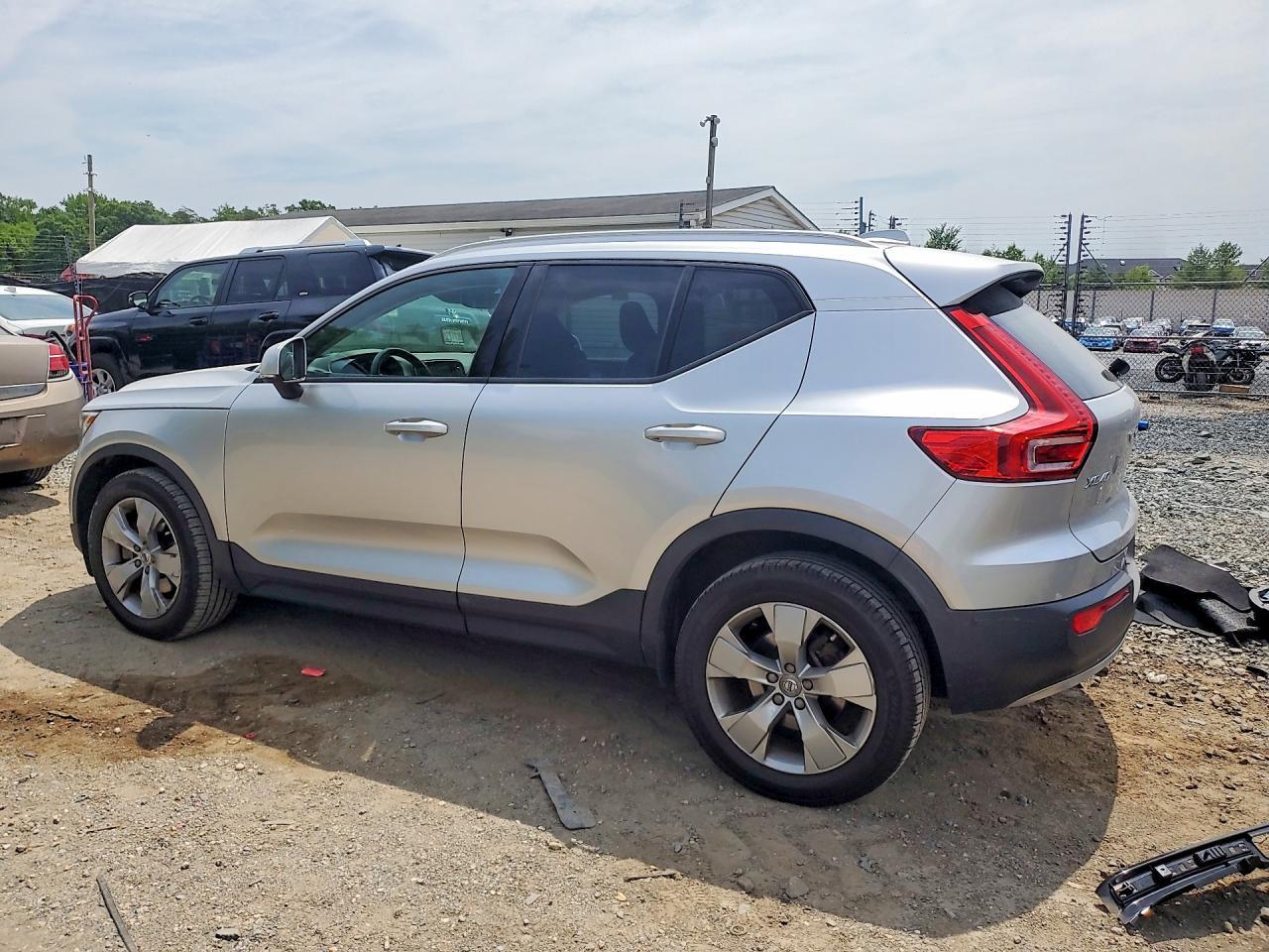 2019 Volvo Xc40 T5 Momentum - Фото 2